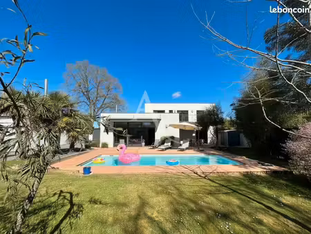 maison 7 pièces 215 m²