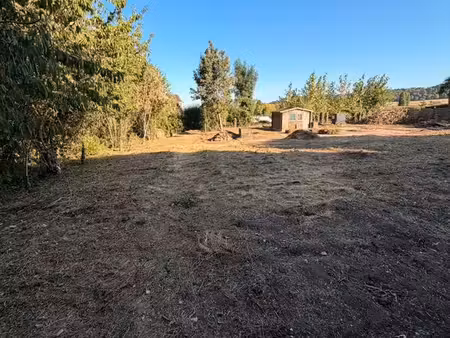 terrain à bâtir d’environ 1 500 m² – viabilisation en cours