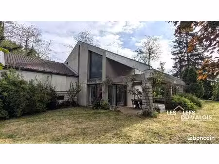 maison 9 pièces 221 m²