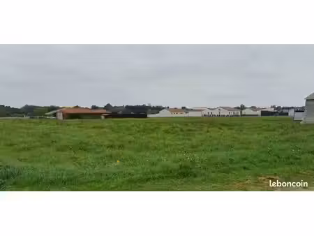 terrain à bâtir de 855 m² à maringues (63)