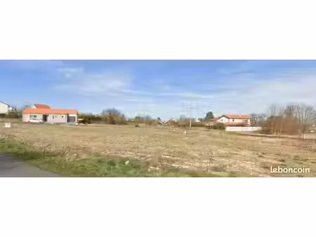 terrain à bâtir de 630 m² à pessat-villeneuve (63)