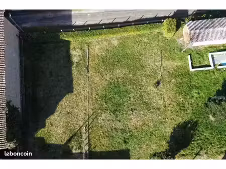 terrain à bâtir de 679 m² à orleat (63)