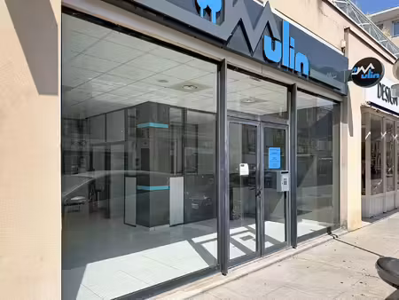 local commercial de 86 74 m² à bourgoin-jallieu