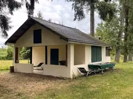 petite maisonnette avec grand terrain 2386 m²