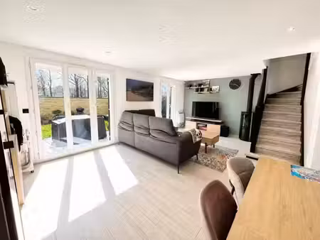 location meublée maison 6 pièces 119.69 m² à montigny-le-bretonneux (78180)  2 400 €