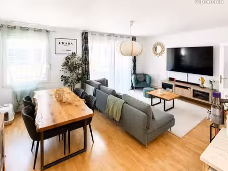 appartement 3 pièces 58 m² – 2 chambres  terrasse & 2 parkings