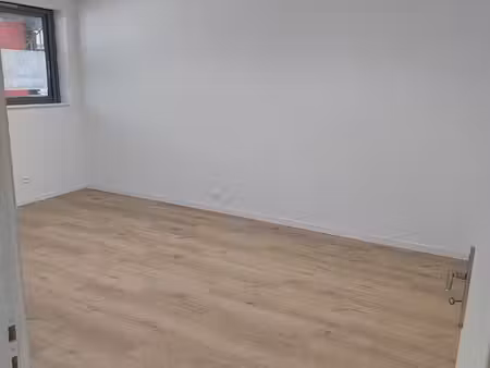 bureau 18m2 climatisé dans local professionnel