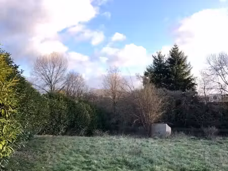terrain 374 m² teloche