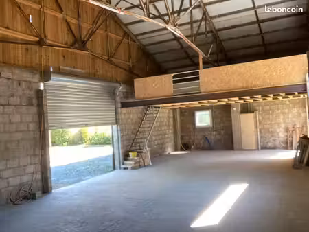 entrepôt /stockage/atelier 200m2