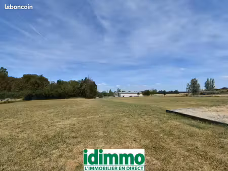 terrain 3 000 m² blan