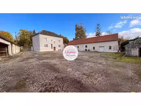 maison 7 pièces 238 m²