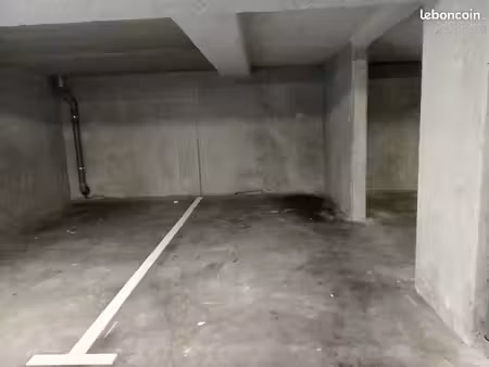 parking couvert/sécurisé-prise 220volts-les sables d'olonne