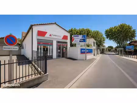 local commercial 140 m2 axe principal