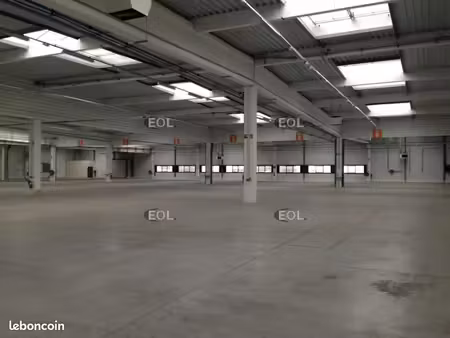 local bureaux 4 662 m²