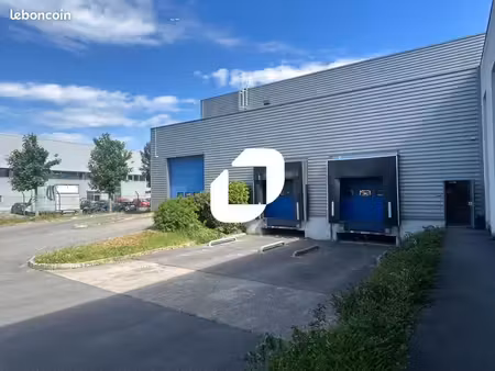 local d'activité 3 087 m²