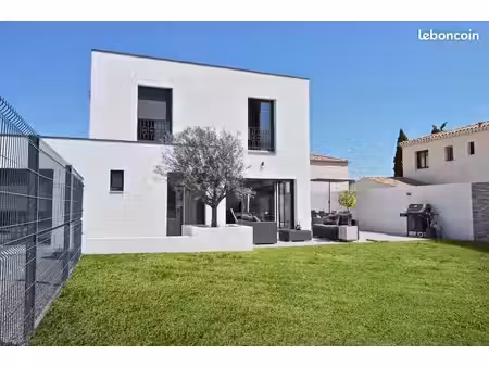 découvrez cette maison de caractère qui se compose de :