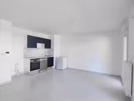 location appartement 2 pièces 41.23 m² à manosque (04100)  700 €