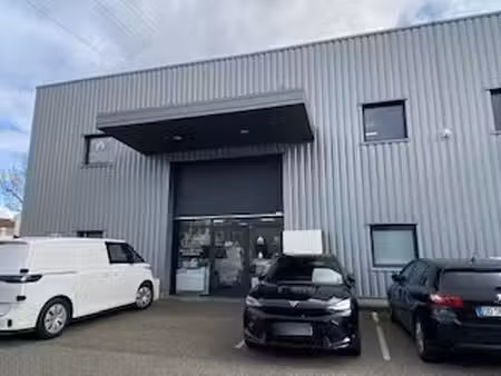 location local d’activités saint priest 69800 340m²