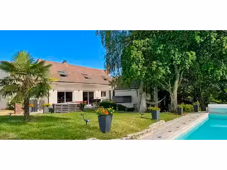 propriété avec piscine et jardin montberthault (21)