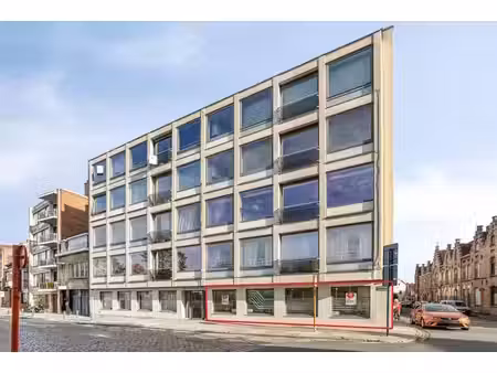 locaux commerciaux polyvalents (180 m²)