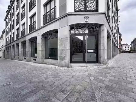 superbe surface commerciale de 150 m² en face de la cathédra