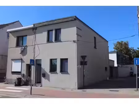 gezellige instapklare woning met 2 slk  binnentuin en garage