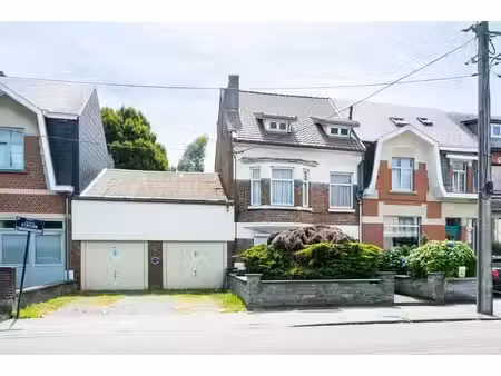 maison 3 façades avec jardin et entrepôt