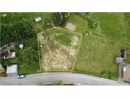 terrain de plus de 6 ares à houyet
