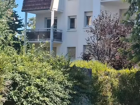 f2 dans résidence calme et arborée