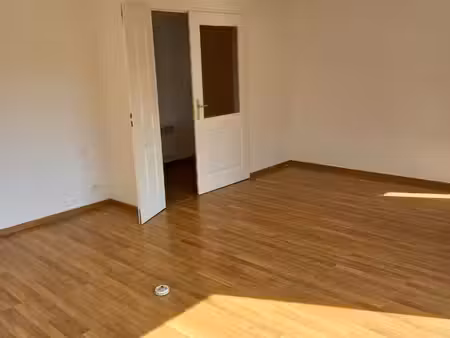 a louer appartement f3 avec parking à 200 m du metro cormontaigne