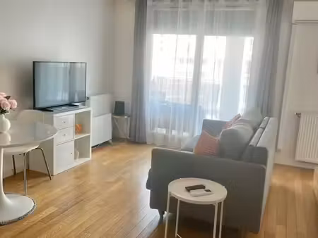 studio meublé 33 m² avec balcon – lyon 8e