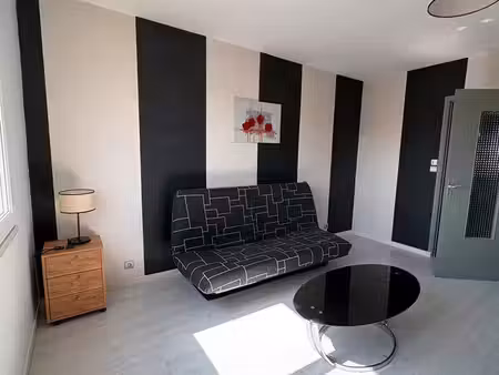 grand studio meublé 37 m² rénové & lumineux – nancy / exelmans (artem)