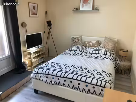 studio au calme dans bâtiment de plein pied