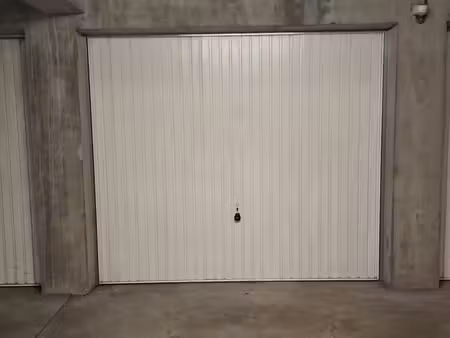 grand garage environ 22m2