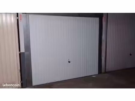 box fermé en location dans sous-sol sécurisé disponible fin août