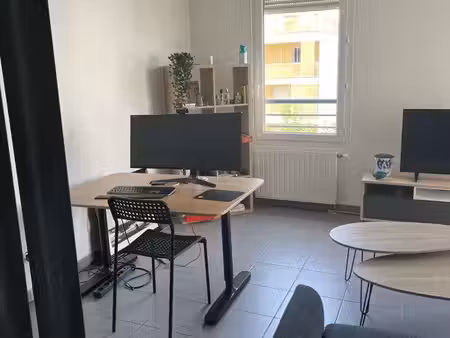 t2 45 m² avec balcon et garage – bron