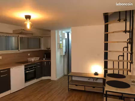 maisonnette de ville entrée indépendante 2 pièces 35 m2 totale rénové  équipé  meublé 5min