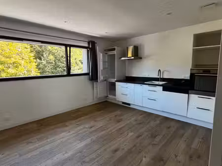 t2 40 m² lumineux – centre-bourg plougonvelin – 600 cc