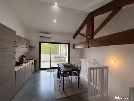 t3 meublé duplex 70 m² – terrasse – 2 parkings privés – lattes/maurin