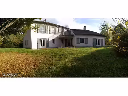 appartement meublé avec jardin et rivière à st jean du bruel