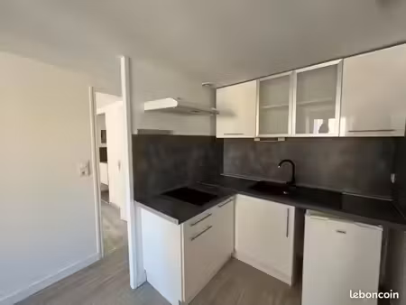 a louer t2 plein centre meslay du maine - 1 chambre