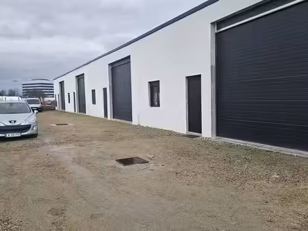 local commercial de 160 m² à louer