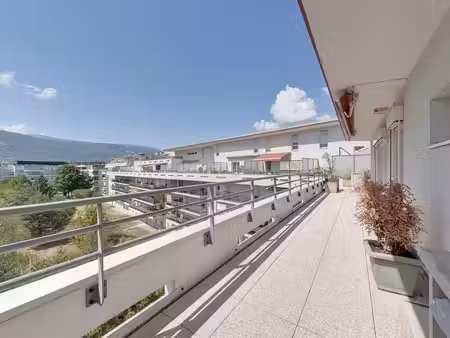beau 3 pieces + cuisine avec terrasse en dernier etage avec