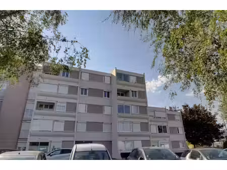 saran — appartement 3 pièces avec loggia et parking au calme