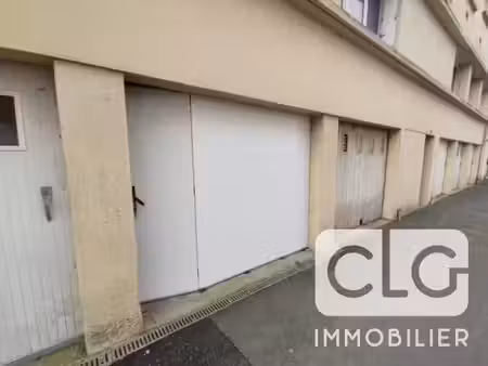 location parking 16 m² à quimper (29000)  90 €