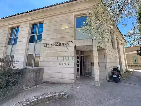 location locaux professionnels 2 pièces 38 m² à uzès (30700)  722 €