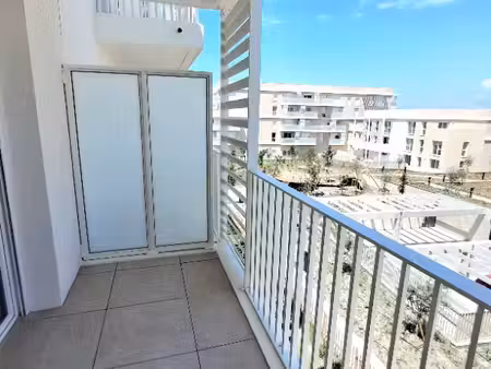 t1 avec balcon et parking à monteux