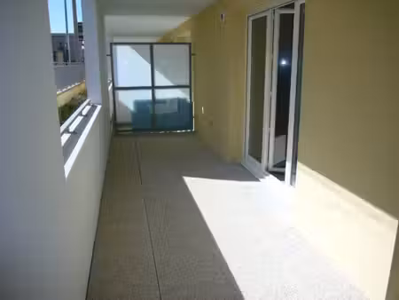 t3 avec balcon et parking à muret
