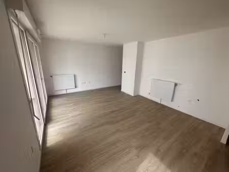 t3 avec parking et balcon à rouen