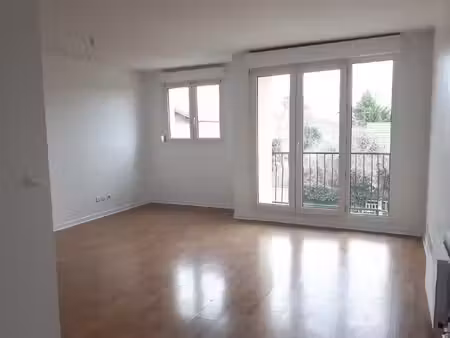 location appartement 1 pièce 28 m² à sainte-geneviève-des-bois (91700)